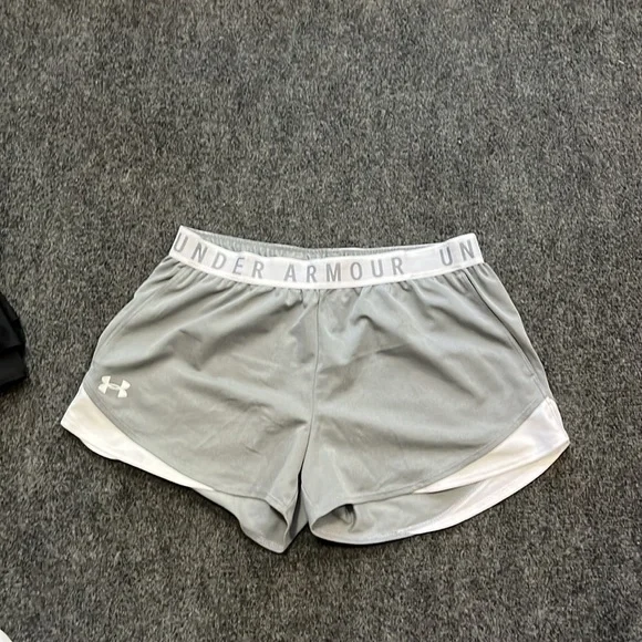 Under Armour lot of two loose fit heatgear shorts like new condition Sz large - Picture 4 of 8